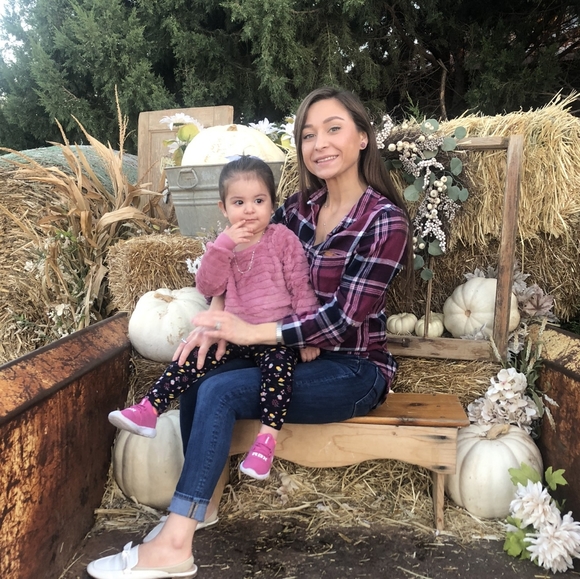 Meet your Posher, Megan - Picture 3 of 3